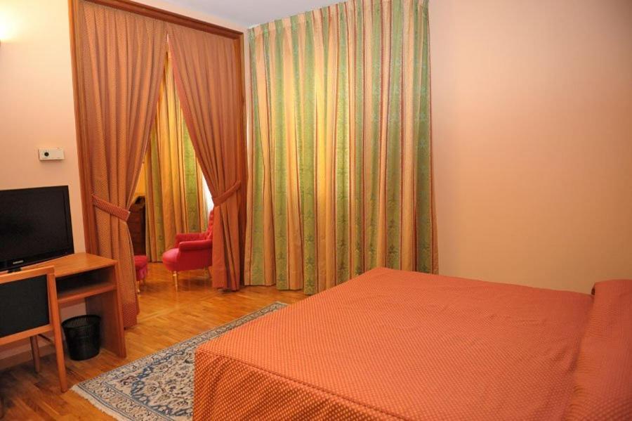 Hotel Svevo Gioia Del Colle Rum bild