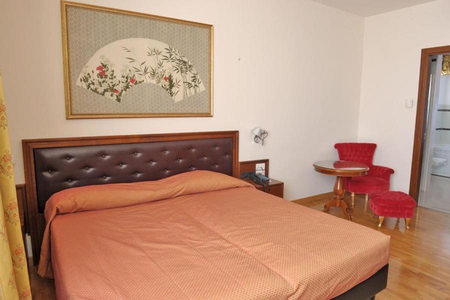 Hotel Svevo Gioia Del Colle Rum bild