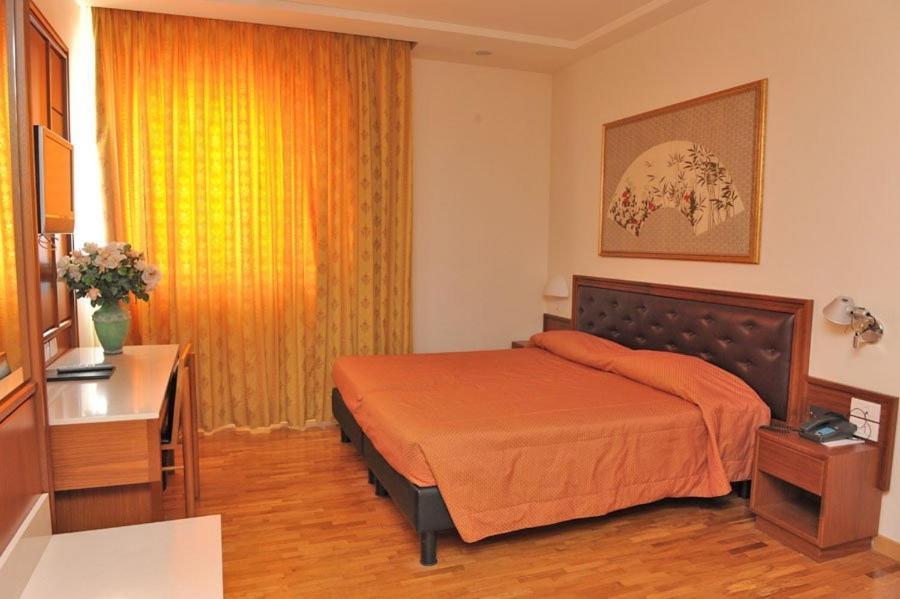 Hotel Svevo Gioia Del Colle Rum bild