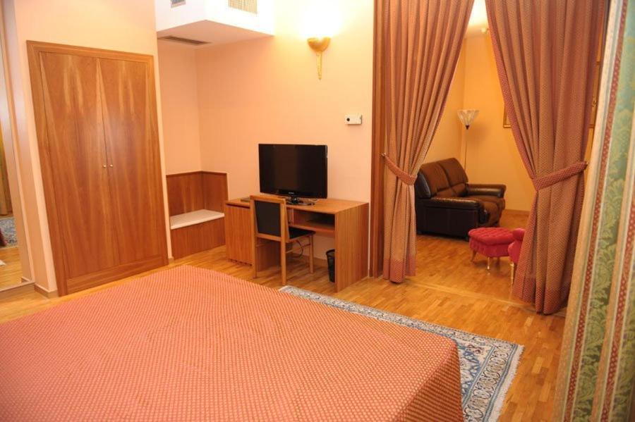 Hotel Svevo Gioia Del Colle Rum bild