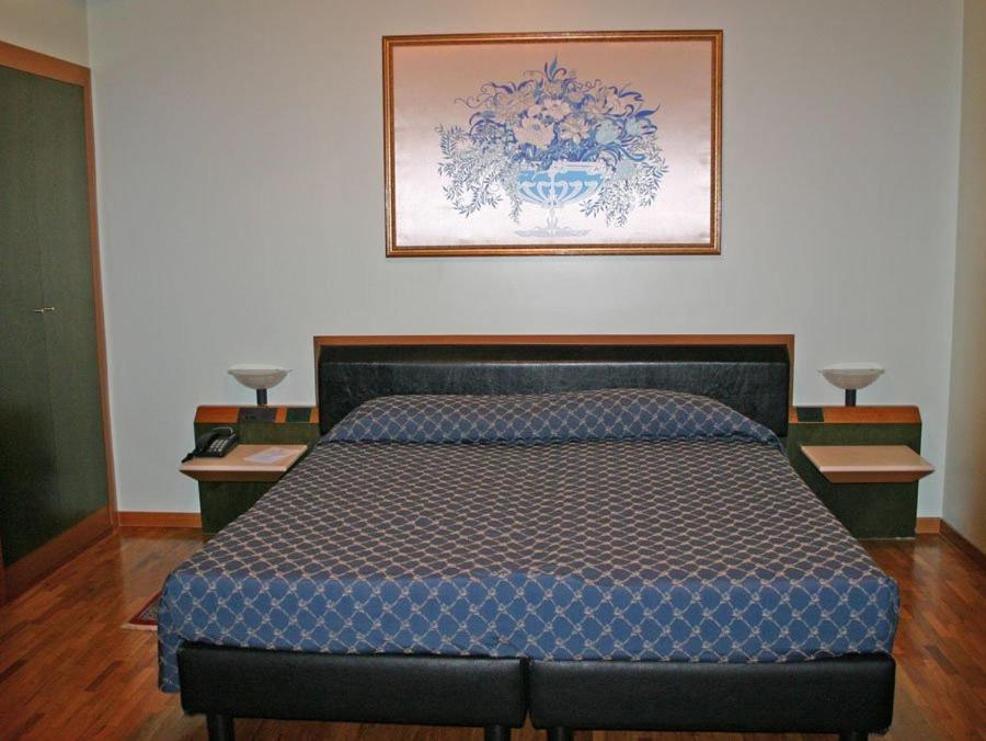 Hotel Svevo Gioia Del Colle Rum bild