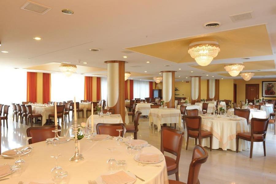 Hotel Svevo Gioia Del Colle Exteriör bild