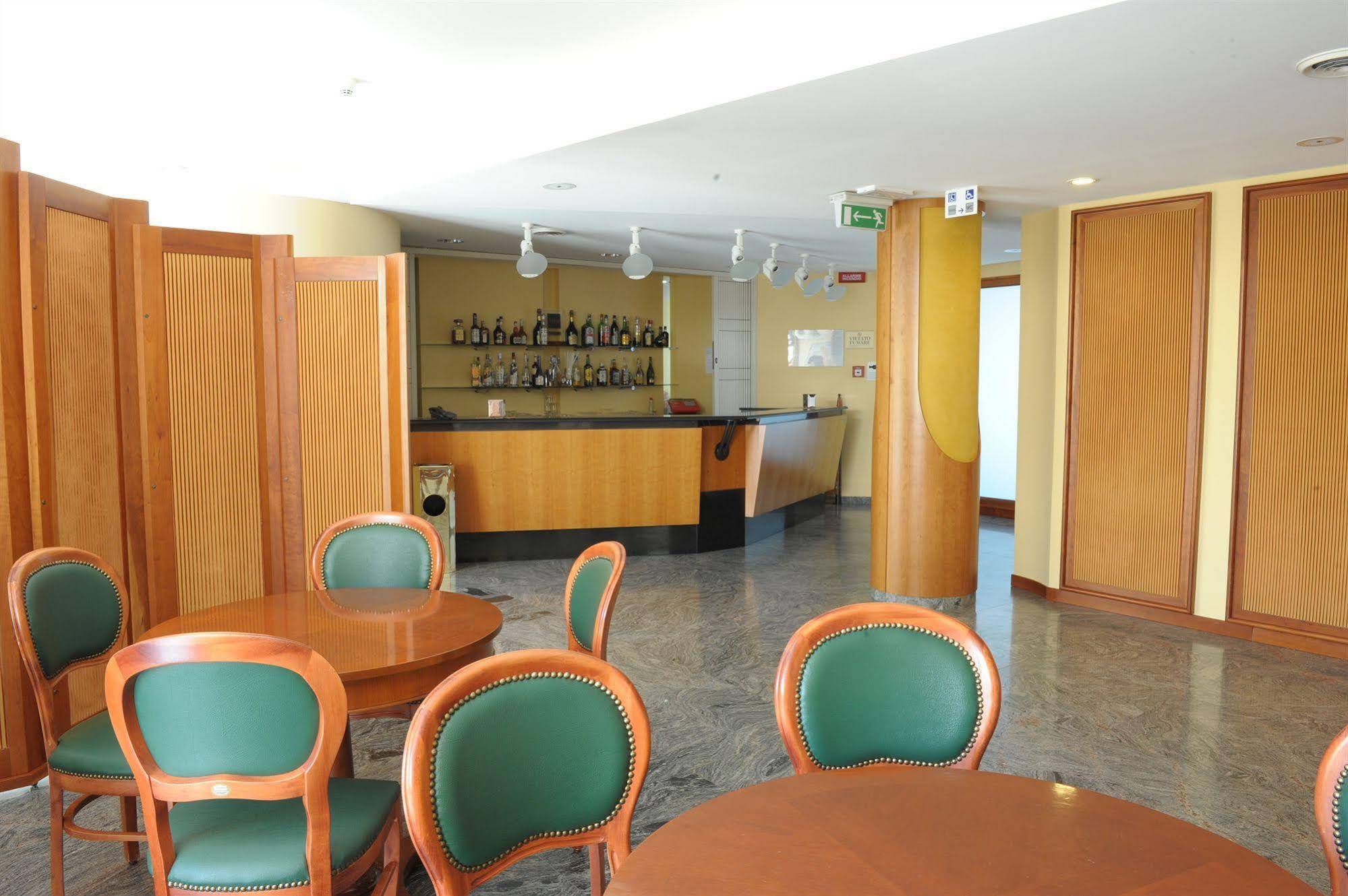 Hotel Svevo Gioia Del Colle Exteriör bild